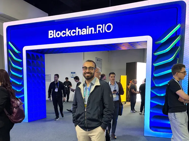 MOIC at the entrance of Blockchain Rio